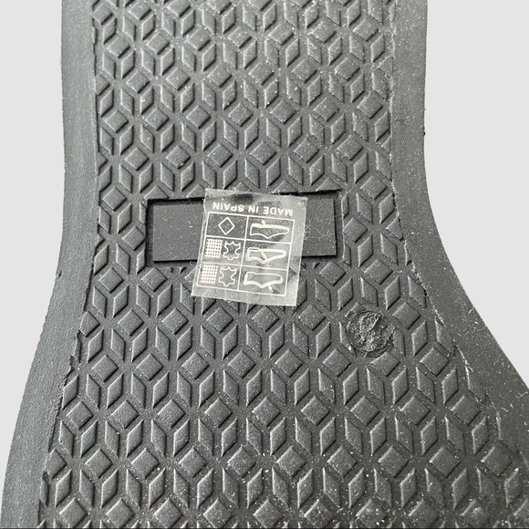 Intentionally Blank White Boots - Picture 6 of 8